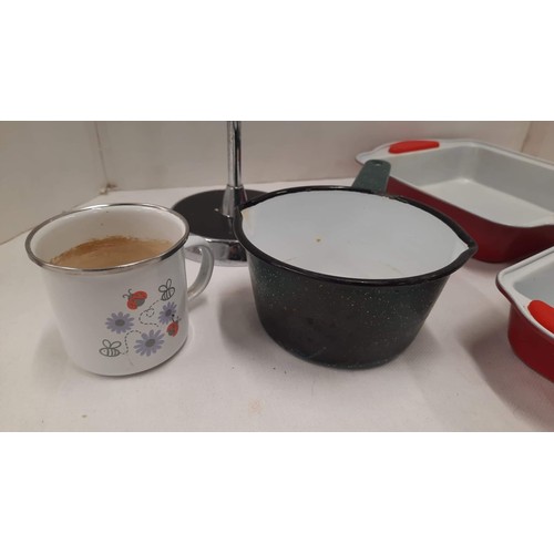 330 - KITCHEN ENAMEL WARE AND TOILET ROLL HOLDER