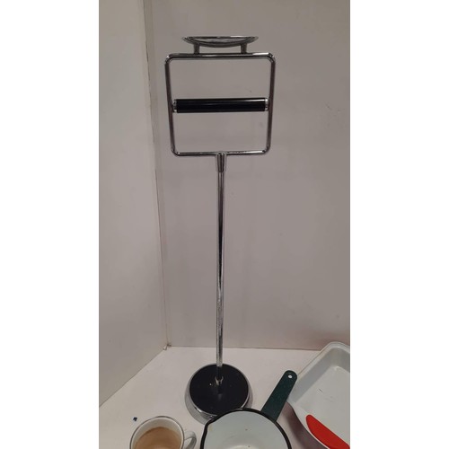 330 - KITCHEN ENAMEL WARE AND TOILET ROLL HOLDER