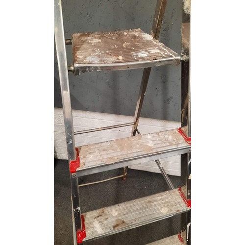 401 - TALL STEP LADDER