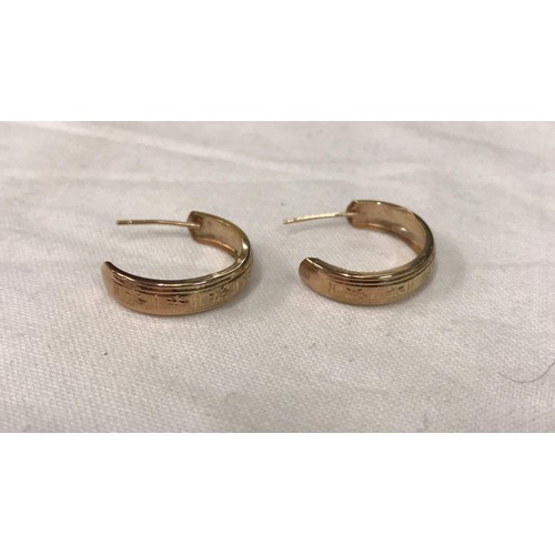 223 - 9ct gold earrings weight 0.61g