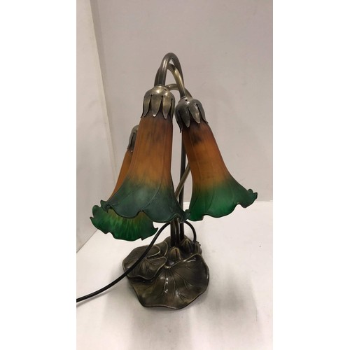 381 - Flower LILY style lamp