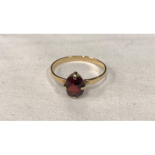 225 - 9ct gold ring weight 1.48g