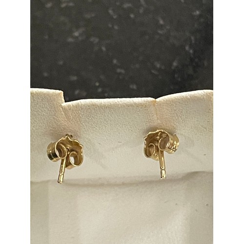 180a - 14ct gold earrings weight 1.23g