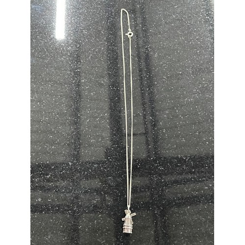 195a - Silver necklace with pendant weight 2.25g