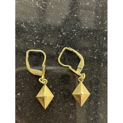 203a - Gold earrings weight 2.04g