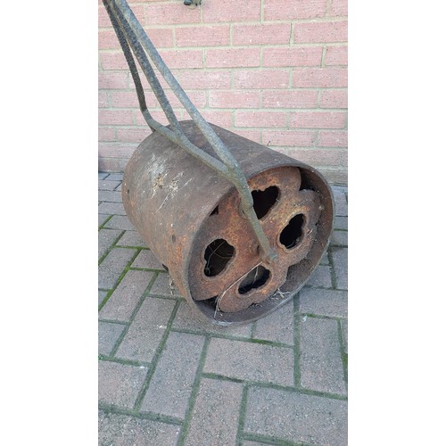 441 - VINTAGE METAL GARDEN ROLLER DOES HAVE DAMAGE SEE ALL PICTURES