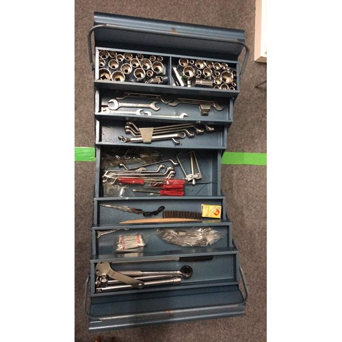 487 - CANTER LIVER TOOL BOX WITH CONTENTS OF TOOLS