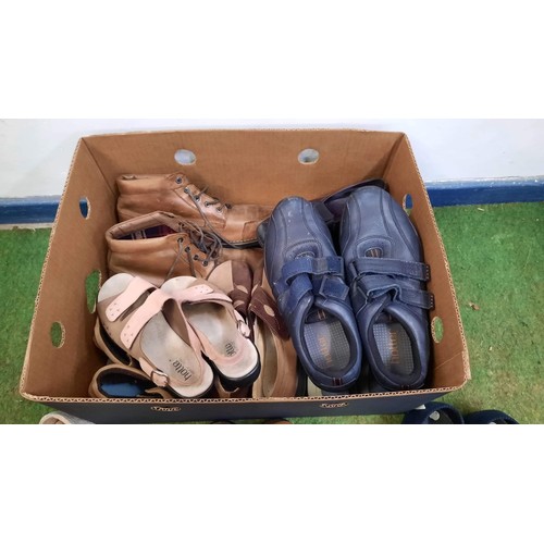 370 - BOX OF USED SHOES