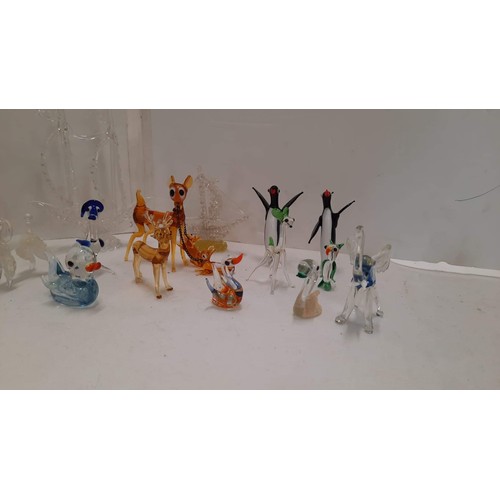 469 - MIXED GLASS FIGURES