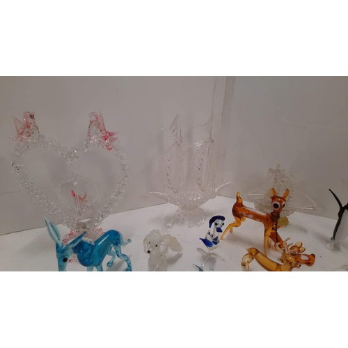 469 - MIXED GLASS FIGURES