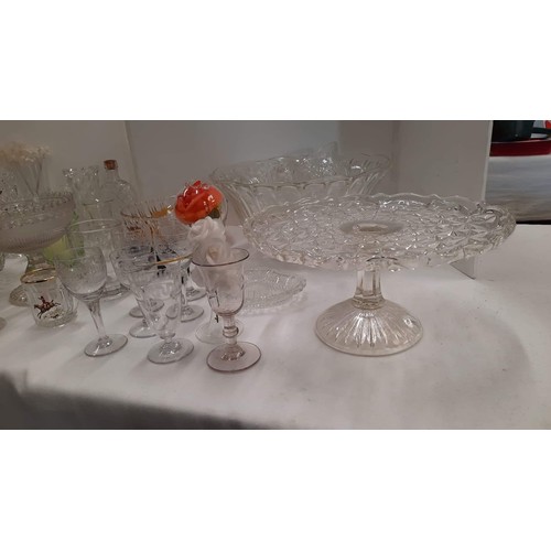 468 - MIXED GLASS TABLE WARE