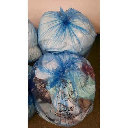 313 - 6 bags of mixed bedding