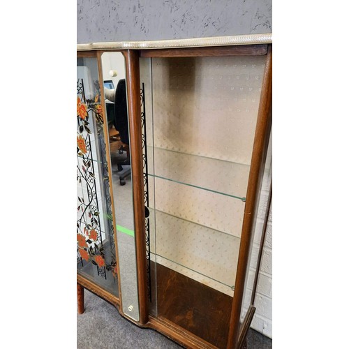 102 - RETRO GLASS DISPLAY CASE