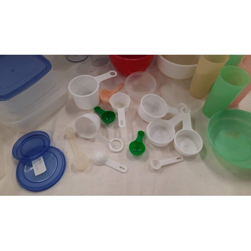 287 - MIXED PLASTIC KITCHEN STORAGE WARES