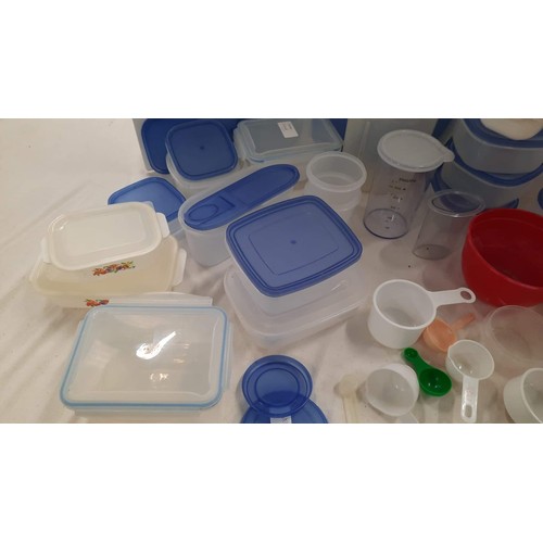 287 - MIXED PLASTIC KITCHEN STORAGE WARES