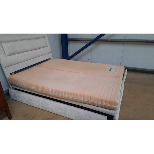 800 - DUNLOPILLO double bed with rise and fall moment