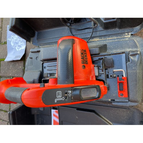 463 - Black & decker saw boxed