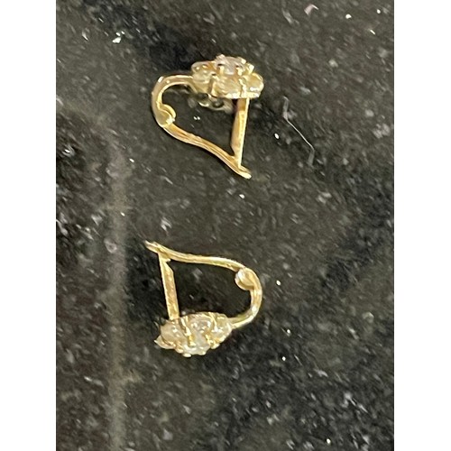 175a - 14ct gold earrings weight 1.31g