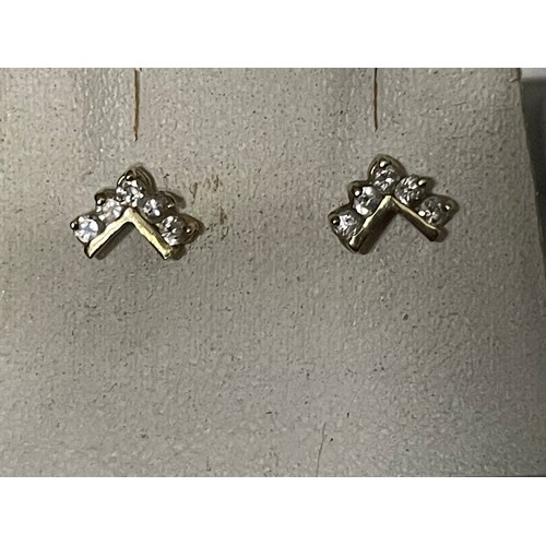 180a - 14ct gold earrings weight 1.23g