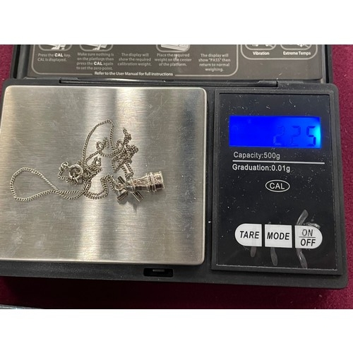 195a - Silver necklace with pendant weight 2.25g