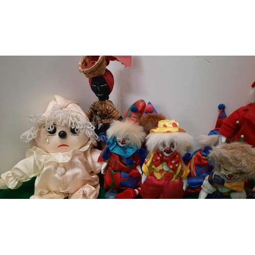 157 - Selection of clown figures