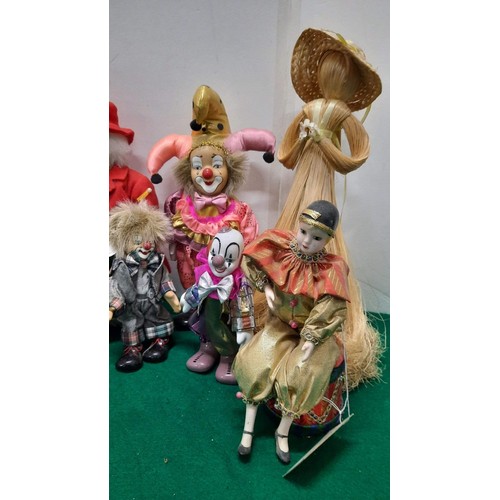 157 - Selection of clown figures