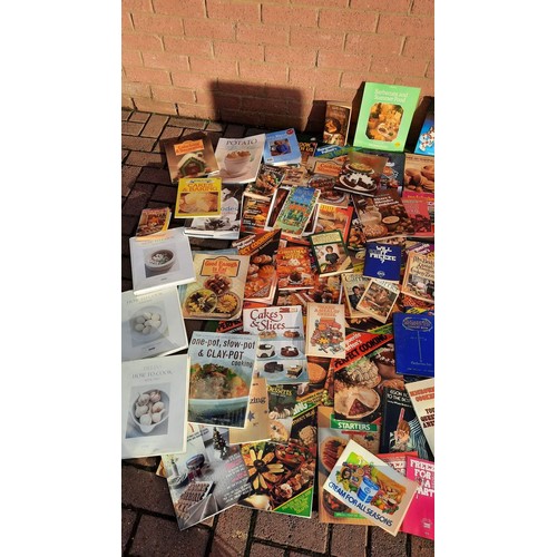 178 - Very large quantity of cooking books