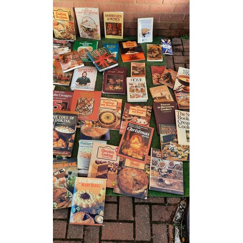 178 - Very large quantity of cooking books