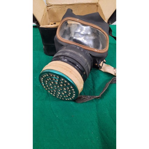 117 - Gas mask in box