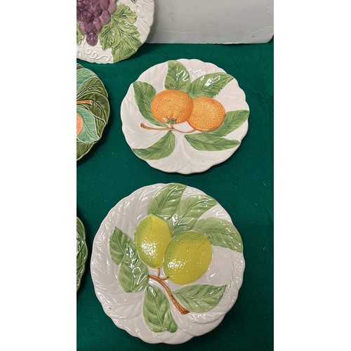 63 - 8 fruit display plates