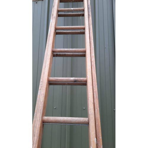 733 - Extending ladder