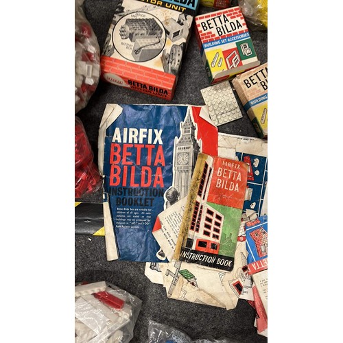 114 - VINTAGE AIRFIX BUILDING BLOCKS