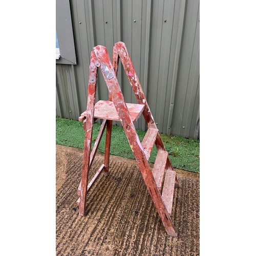 401 - WOODEN STEPLADDER