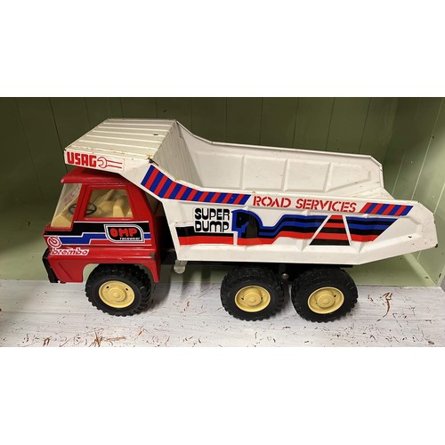 2 - METAL DUMP TRUCK