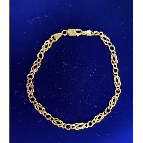 216 - 9ct gold bracelet & 14ct gold clasp - weight 6.17g