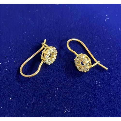 215 - 14ct gold earrings - weight 1.70g