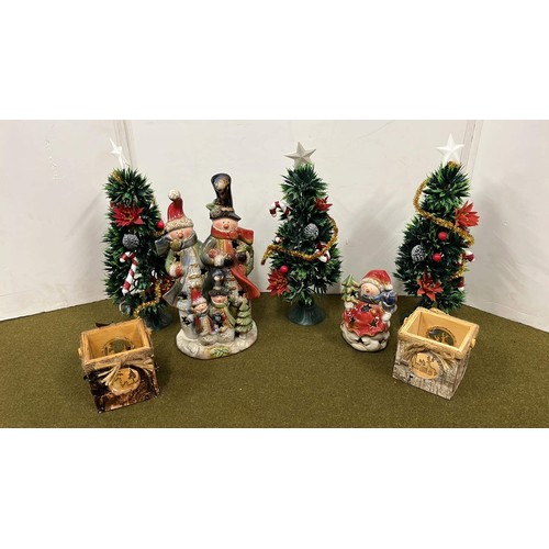 157 - CHRISTMAS ITEMS