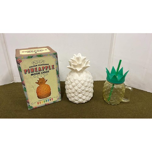 156 - PINEAPPLE ITEMS