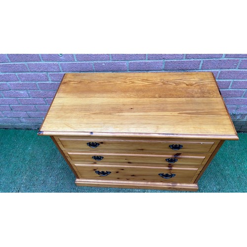 376 - PINE CHEST OF DRAWERS BY YOUNGER