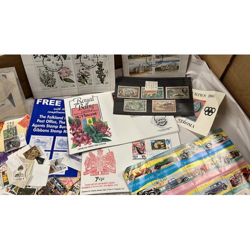 227 - QUANTITY OF WORLD STAMPS