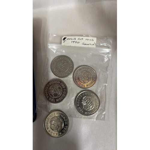 141 - MIXED COINS