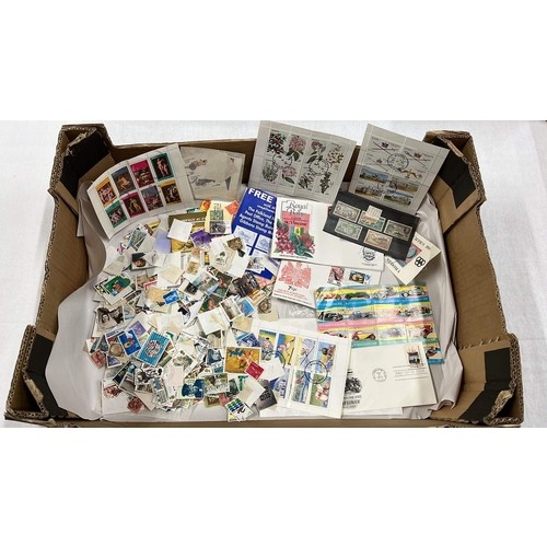 227 - QUANTITY OF WORLD STAMPS