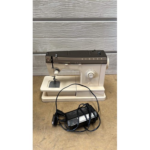 457 - SINGER SEWING MACHINE MODEL 7102