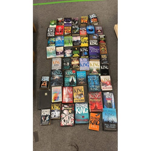 354 - COLLECTION OF STEPHEN KING NOVELS SEE ALL PICTURES  50 PLUS