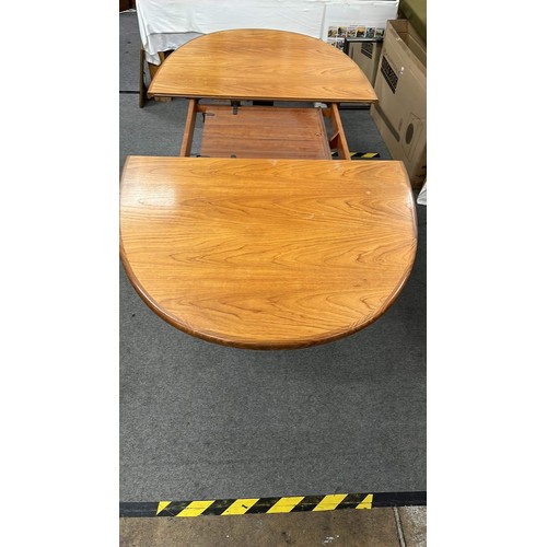 343 - G PLAN EXTENDING TABLE WITH LEAF AND CHAIRS SET