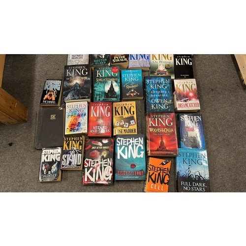 354 - COLLECTION OF STEPHEN KING NOVELS SEE ALL PICTURES  50 PLUS