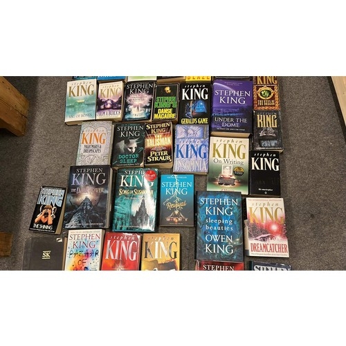 354 - COLLECTION OF STEPHEN KING NOVELS SEE ALL PICTURES  50 PLUS