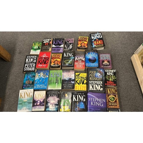 354 - COLLECTION OF STEPHEN KING NOVELS SEE ALL PICTURES  50 PLUS