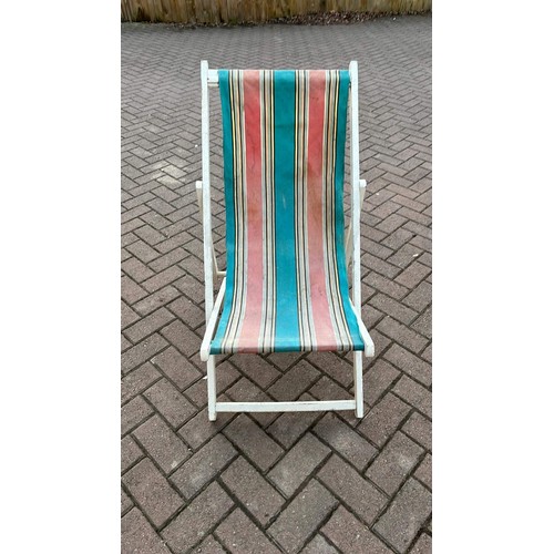 272 - RETRO DECK CHAIR