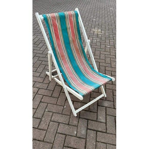 272 - RETRO DECK CHAIR